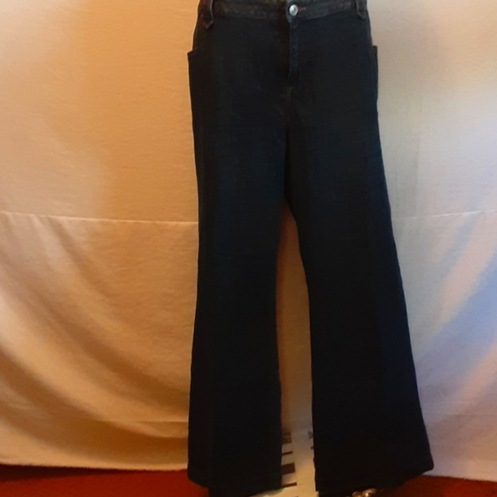 Venezia 8Average(believe this is a 24A) wide leg drk wsh jeans